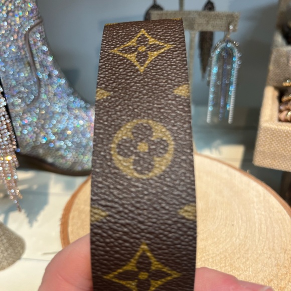 LV KEEP IT GYPSY LEATHER KEY RING - NWT - Picture 4 of 5